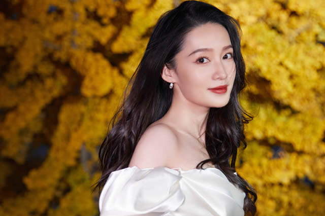 女孩带着家人去旅游,圈里出了一个视频!