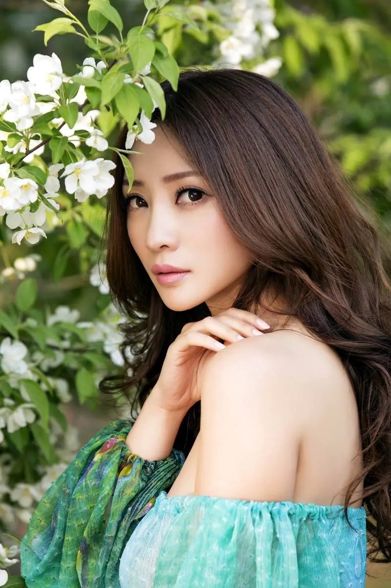 当年轻人蜂拥到直播间买玉的时候,“玉二代”的故事也找到了新的剧本