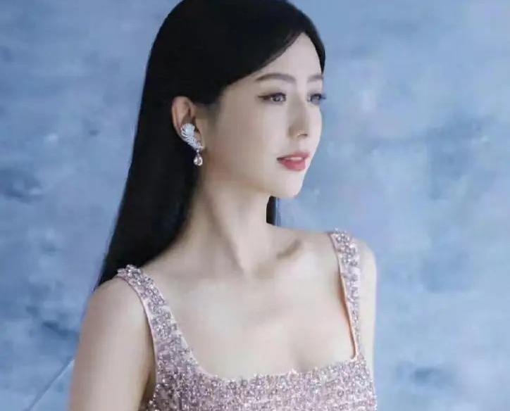 欧阳娜娜加盟环球音乐 开启国际化和跨界发展的新篇章