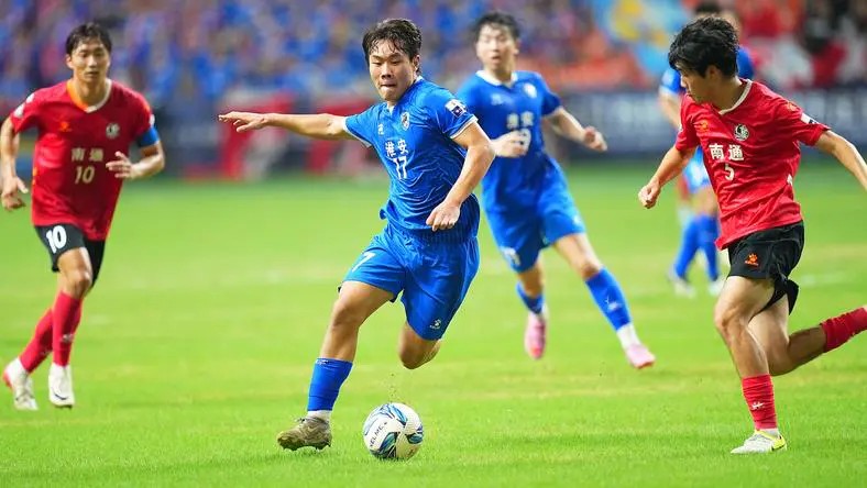 都美竹新恋情曝光,男方朋友圈大秀恩爱,被扒快50岁有多辆豪车