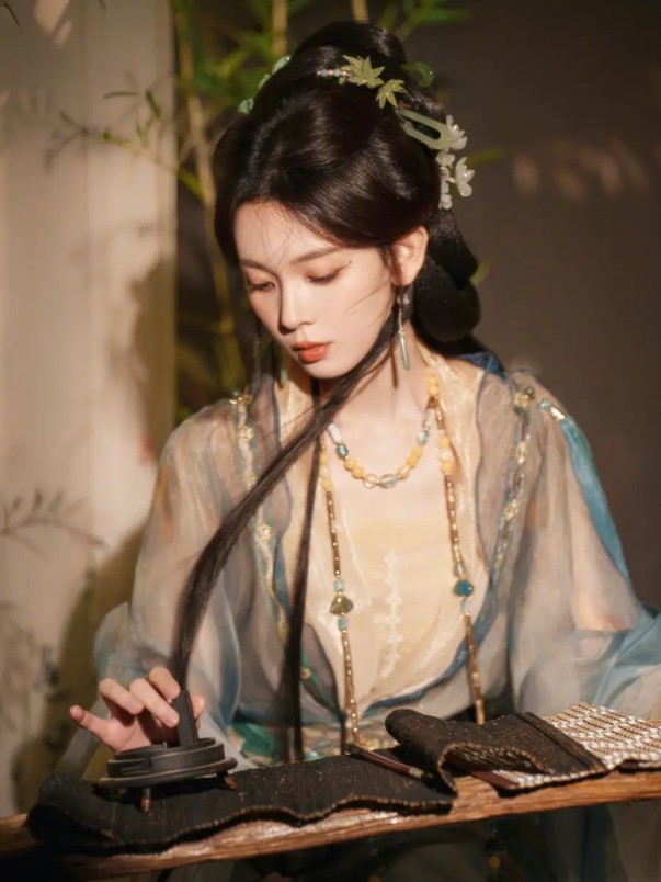 3个月涨粉超380万，“搞笑女”赛道又降紫微星？